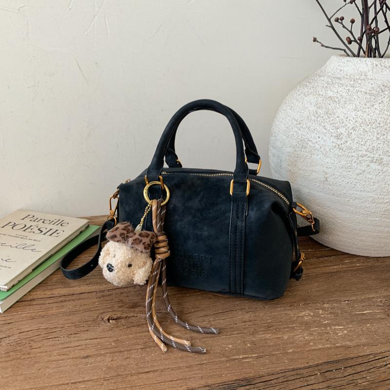 A Retro and High-end Boston Handbag, A Single-shoulder Crossbody Bag for Commuting