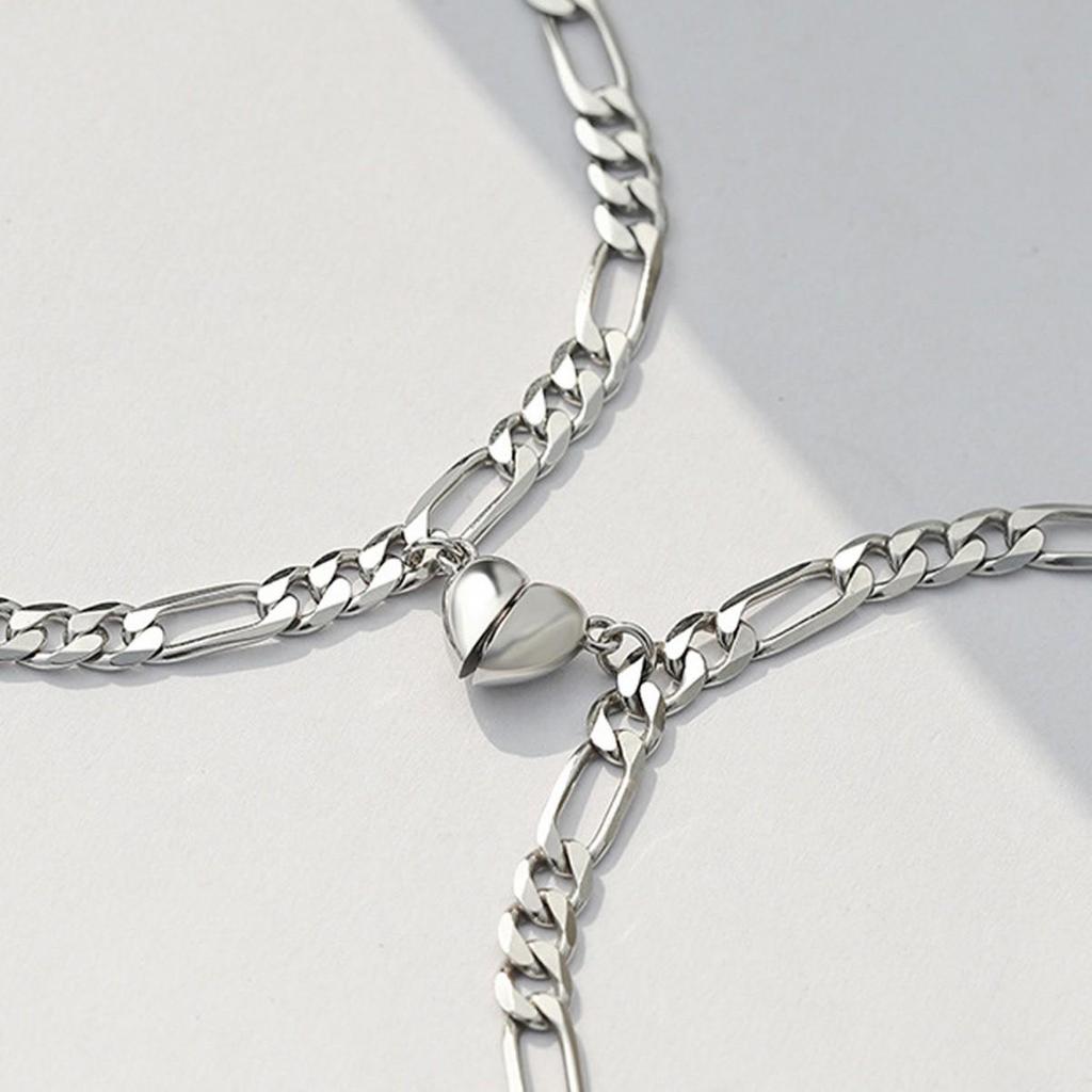 Hochwertiges Herz-Magnet-Kubanisches Armband aus Edelstahl - Eleganter Valentinstagsschmuck für Frauen.