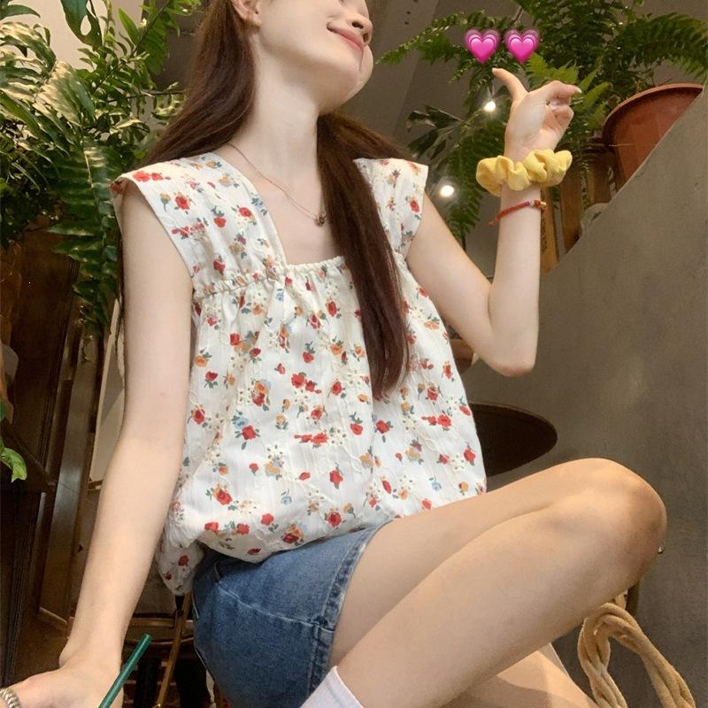 2026 Small Fresh Square Neck Embroidered Floral Small Vest Women's Summer Age Reduction Sweet Short Chic Doll Shirt Top