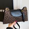Retro Fashion Bag Women's Autumn New Niche Single Shoulder Armpit High Value Small Square Bag Casual Messenger Bag