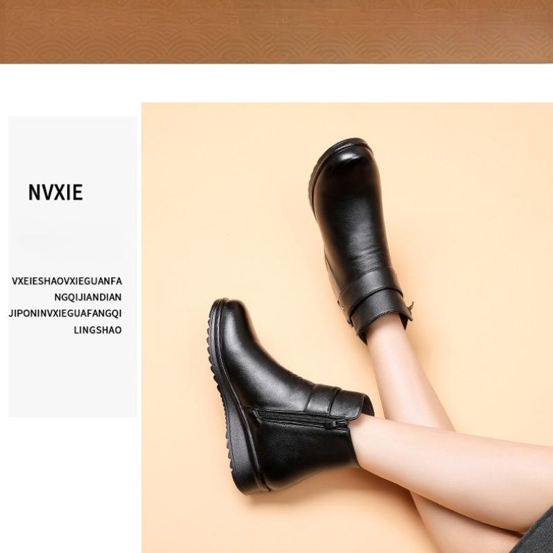 Snow Boots Women's Waterproof Warm Ankle Boots Winter Thicken Wool Cotton Shoes 2025 New Retro Belt Buckle Mom Leather Boots