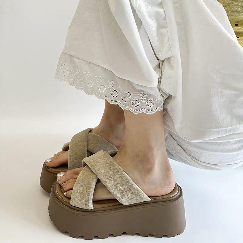 thick-soled high-heeled casual beach sandals, small people gain height, light and cool slippers women's shoes wear new models