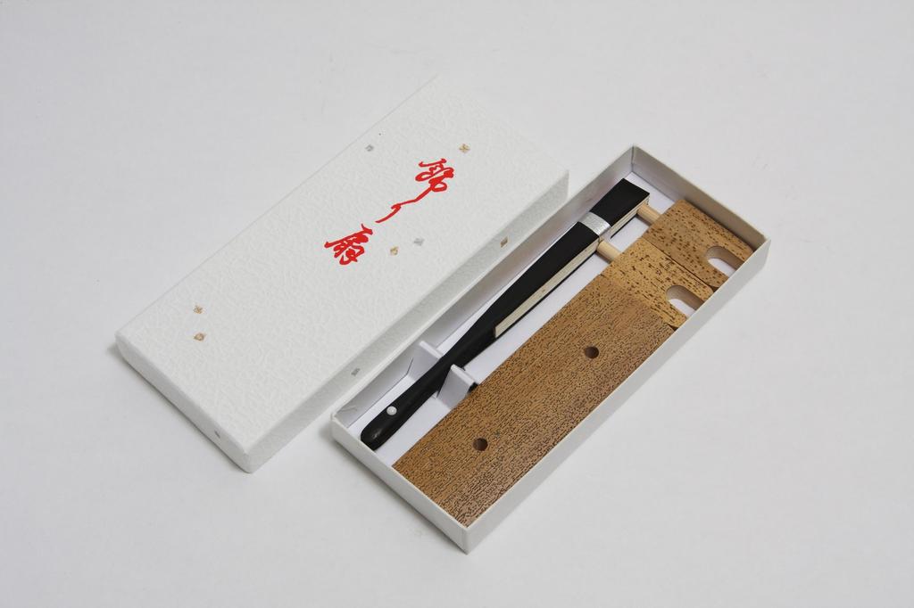 Hasegawa Kyoto Decorative Fan with Black-Dyed Ribs, Fan Stand with Base, Boxed (Maiko, 5-inch)