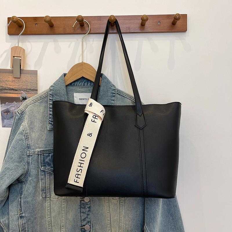 

Women s bag New summer black handbag large capacity shoulder bag niche commuter woman bag Tote bag