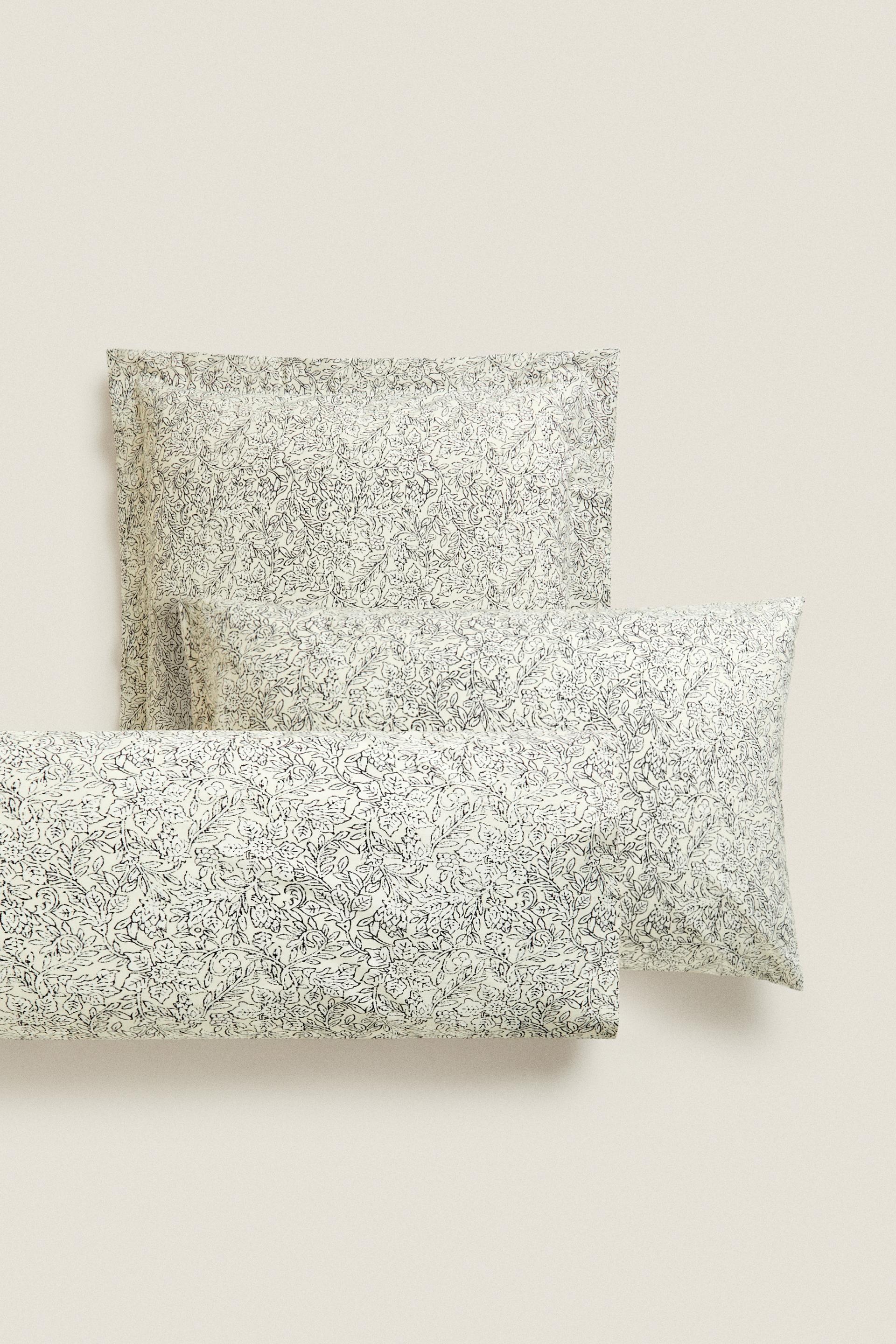 

FLORAL PRINT PILLOWCASE