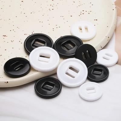 10 teile/los Spezielle 2-loch Tasten 20/25mm Schwarz Weiß Harz Langlebig Tasten Winter Mantel Kleidung Nähen Zubehör