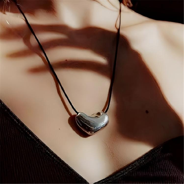 Fashionable Swirl Pendant Leather Rope Necklace Multipurpose Adjustable Length for Personalize Trendy Adults Daily Use