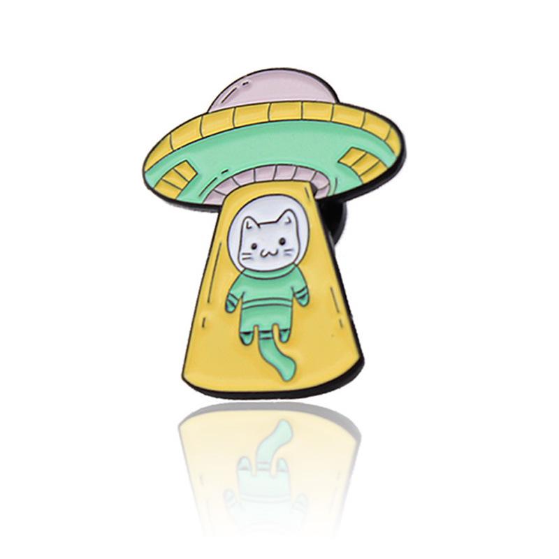 Trendy Cartoon Cat Hide-and-Seek Spaceship Brooch
