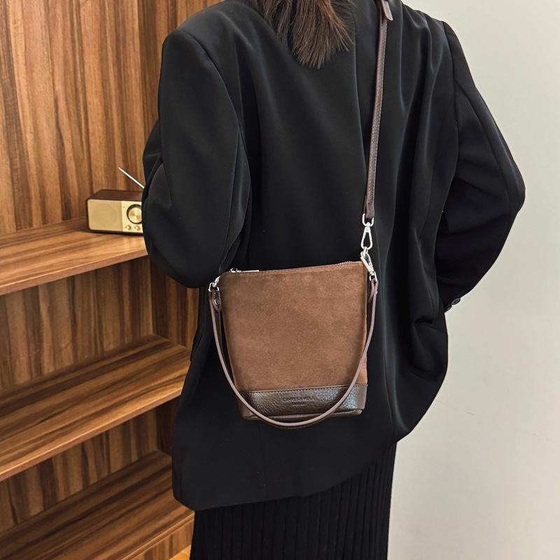 Frosted bucket bag women's niche design spring new retro fashion shoulder messenger commuter bag