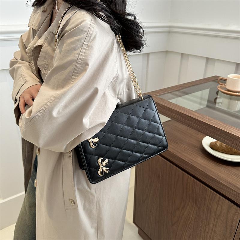 Fashion Rhombus Chain Bow Hardware Decoration Shoulder Women'S Crossbody Small Square Bag