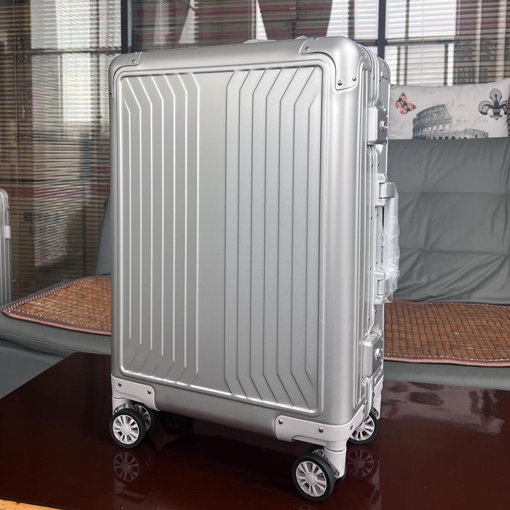 Slightly Flawed Aluminum-Magnesium Carry-on Trolley with Universal Wheels