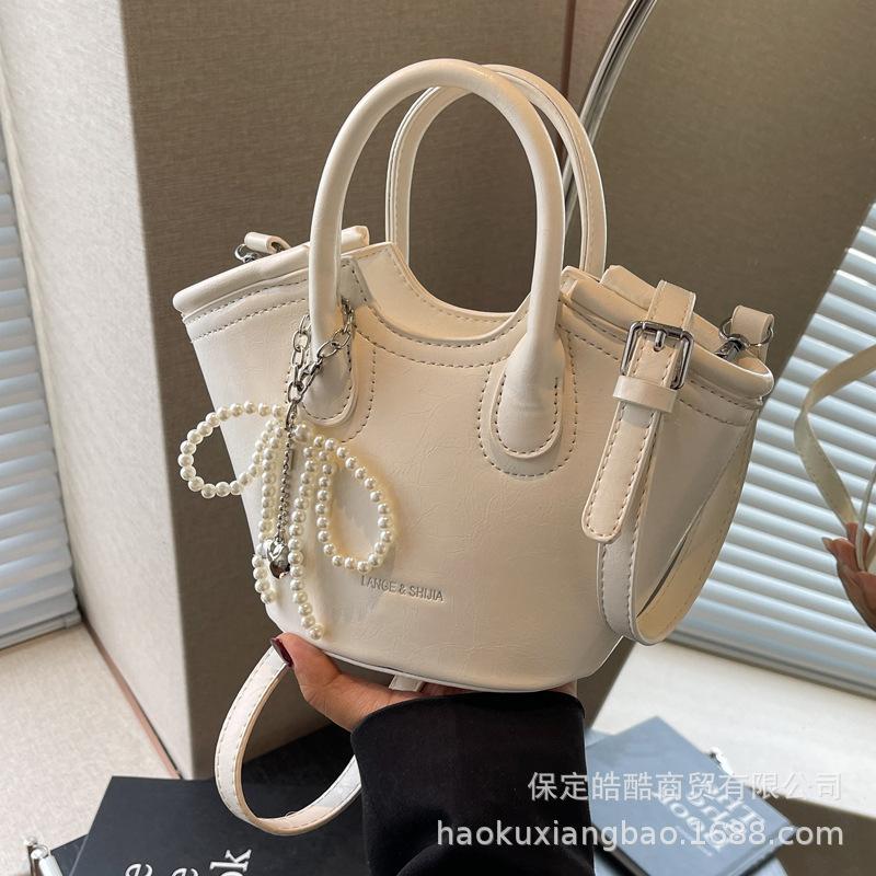 Bag women's 2025 new messenger bag fashionable niche design sense summer portable bucket bag work small bag