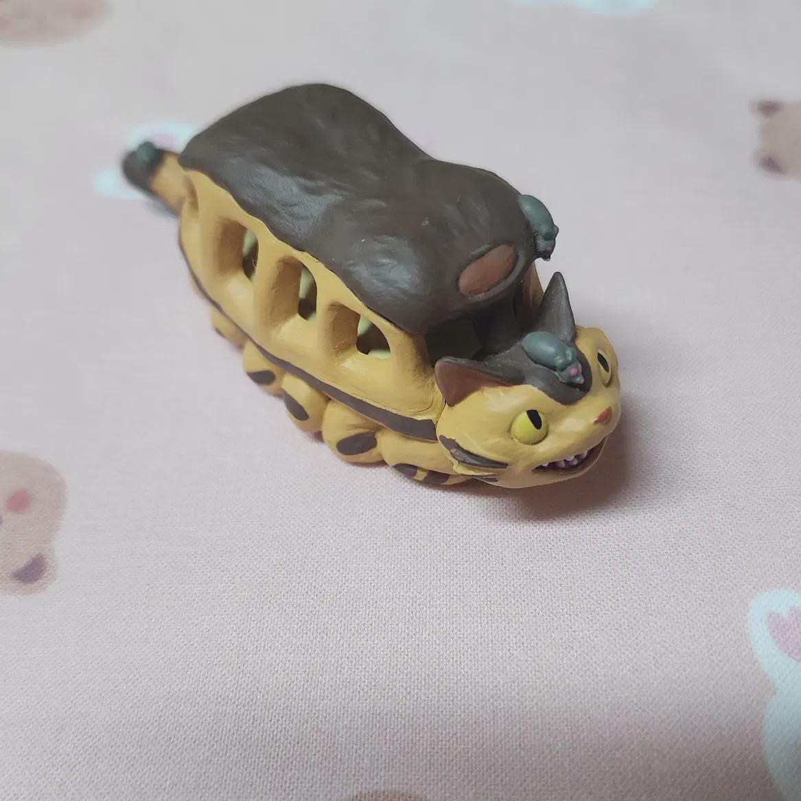 

Случайная фигурка автобуса Ghibli Neko