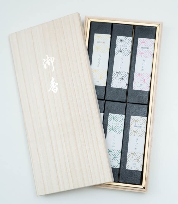 

[Упаковка с биркой в виде цветка лотоса] Бинчотанрей Урарака Ассорти из 6 сортов [Коробка из павловнии] (Натуральный аромат, Отечественные ингредиенты,