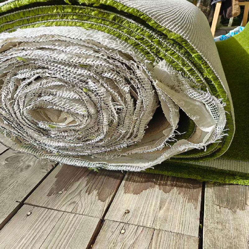 Zesílený zelený nehořlavý koberec, smyčka 10-12 mm, ideální pro hotely, obchody s oblečením a salony
