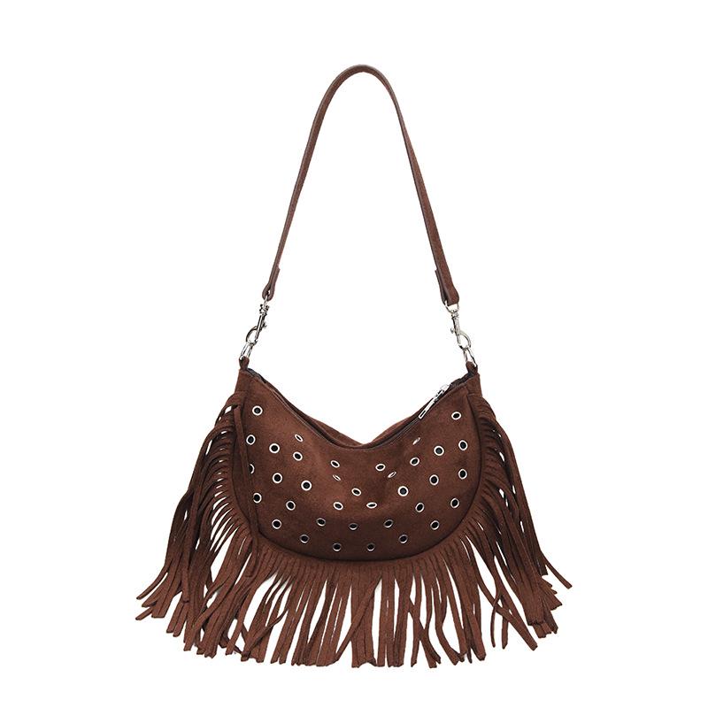 Lightweight Tassel Underarm Bag: Trendy Retro Saddle Design with Versatile Studded Details for Autumn and Winter Fashion