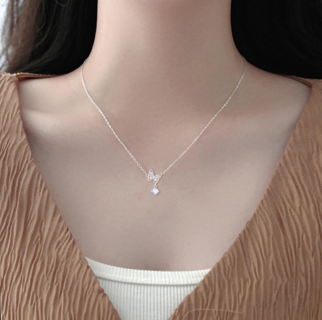 New Butterfly Necklace, Women's Inlaid Pendant Necklace, Women's Light Luxury, Niche, High-end Collarbone Chain