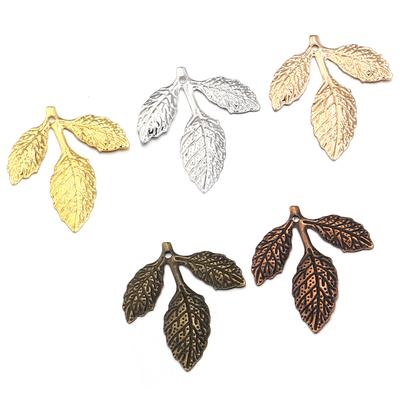 50 pièces 21x23mm Fer Trois Feuilles Breloques Pendentif Pour Fabrication de Bijoux DIY Bracelets faits à la main Collier Boucles d'oreilles Accessoires Vente en Gros