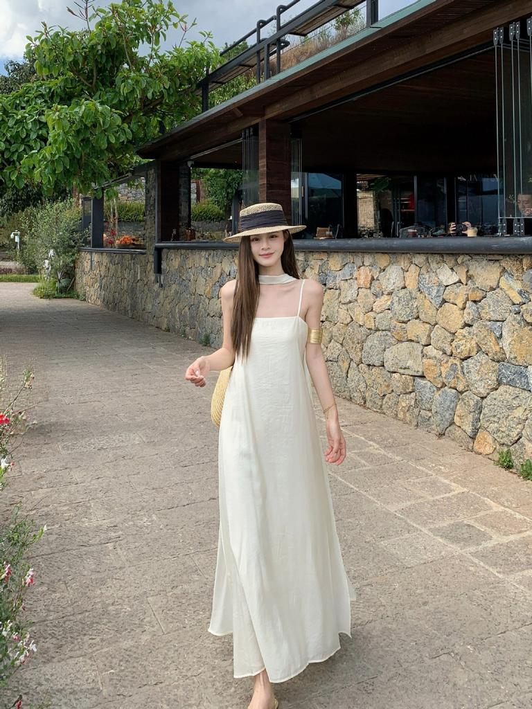 2026 Summer New Gentle Vacation Style Design Sense Atmosphere Elegant Temperament Suspender Long Dress Dress Female Chic