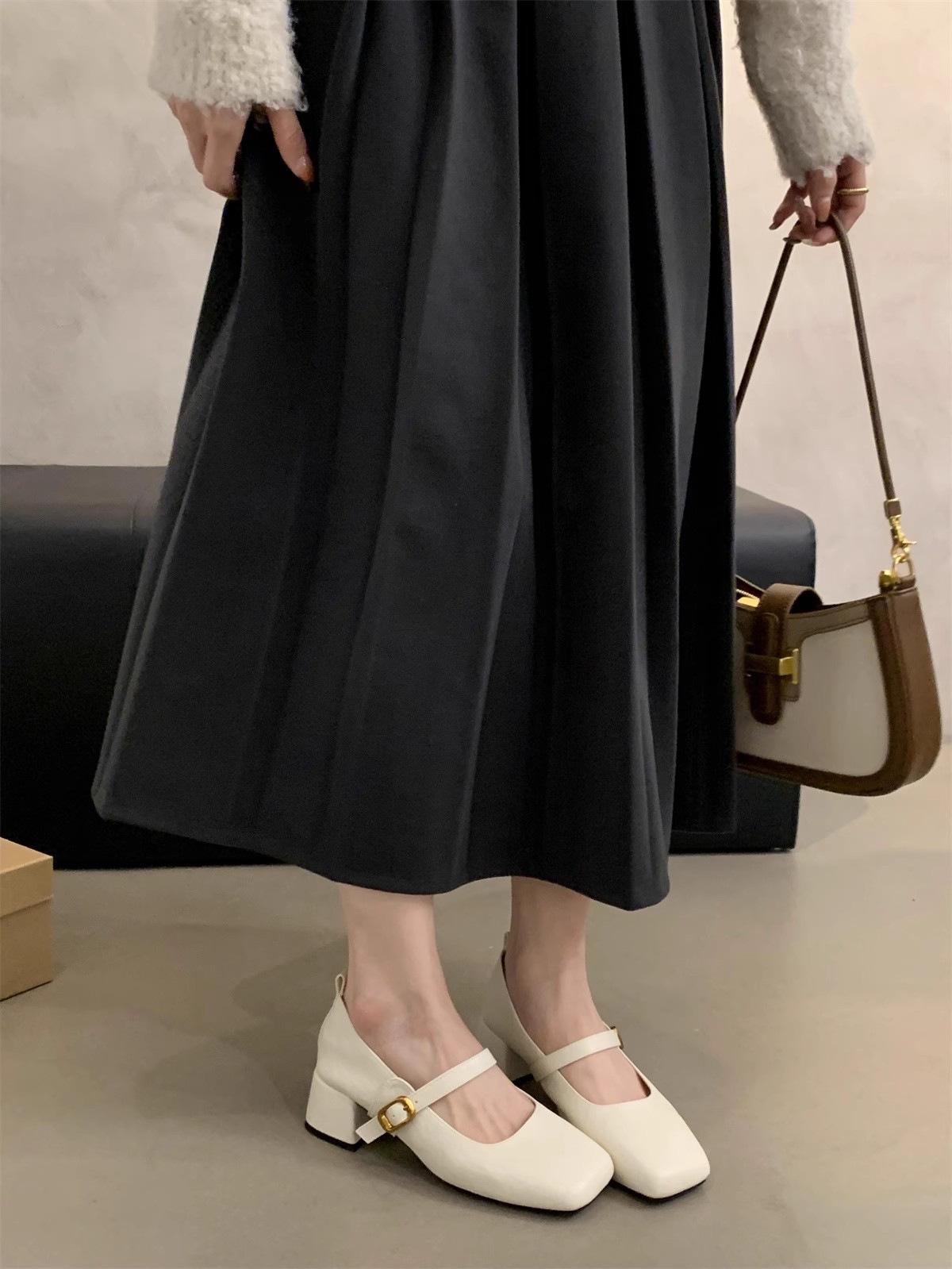 

Французские ретро туфли с квадратной головкой и неглубоким горлом женские туфли 2025 года на среднем каблуке для позднего вечера темпераментные феи на толстом каблуке туфли Мэри Джейн из кожи 39