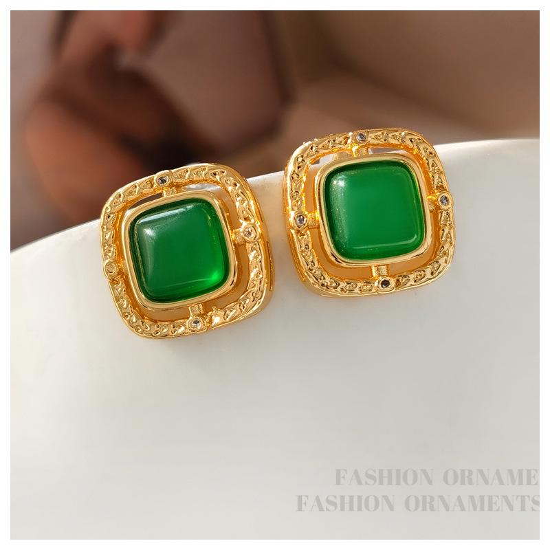 Elegant Chinese-Style Earrings & Necklace: Trendy, Versatile, Personalized Accessories for All Customers