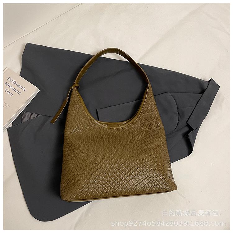 

Big bag women s 2025 new versatile spring fashion woven shoulder underarm bag large capacity commuter tote bag