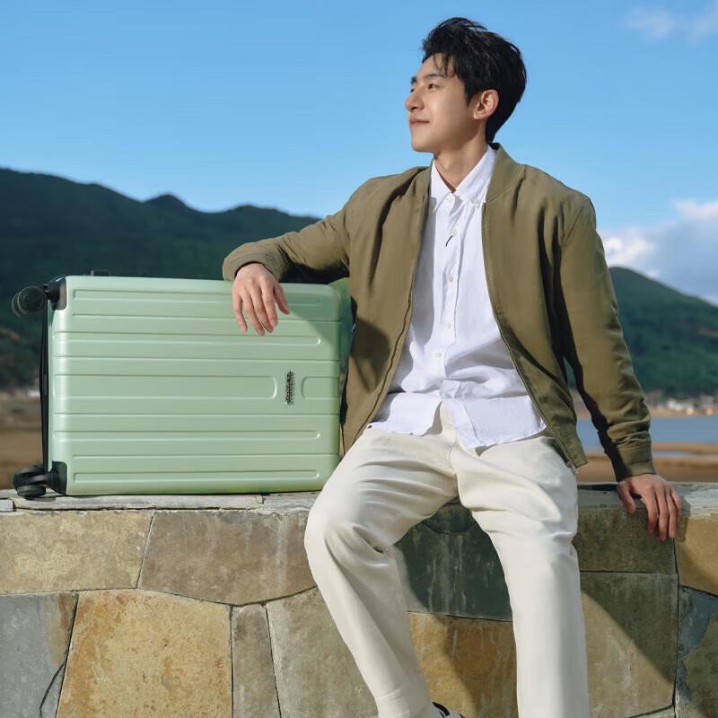 American Tourister 24-inch Hardside Luggage