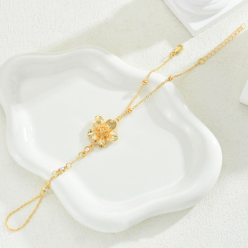 Exquisit Five Petal Flower Pearl Bracelets for Women Ladies Gold Color One Piece Bracelets Rings Vacation Jewelry Accessories