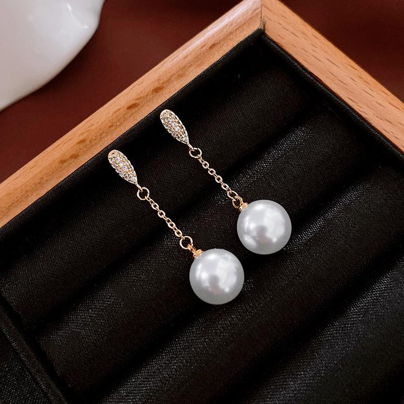 Echtgold-galvanisierte Silbernadel Zirkon Liebesohrringe Leichter Luxus High-End Ohrstecker Nischenohrringe Damen