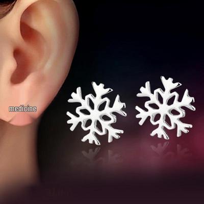 Snowflake Stud Earrings - Korean Style Classic Love for Winter, Ideal Gift for Girlfriend's Birthday, Christmas, or New Year