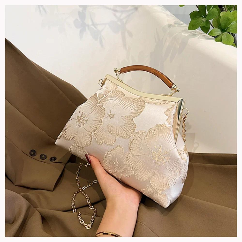 Embroidered Chinese Flower Shoulder Crossbody Bag Vintage Elegant Evening Clutch Bag Phone Bag with Chain Strap and Shield Buckle