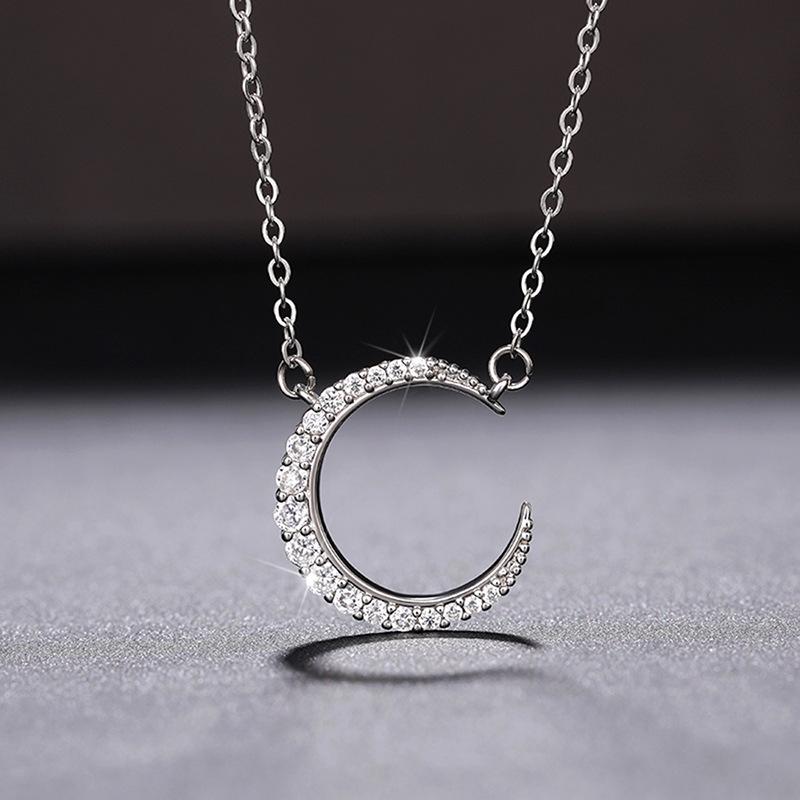 Ladies Crescent Pendant Necklace Collarbone Chain, Inlaid with Synthetic Zircon Design, Exquisite Moon Jewelry, Daily Wear, Gift Giving