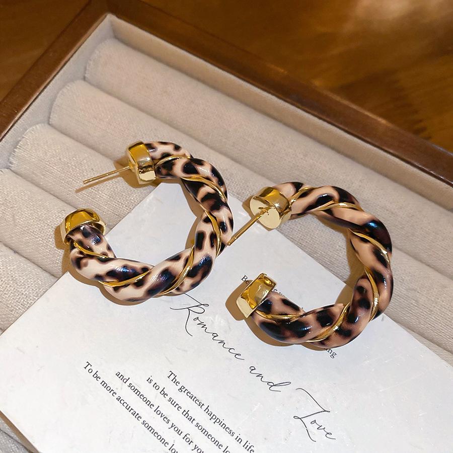 Hong Kong Style Real Gold Electroplated Leopard Print Circle Earrings Square Face Retro High-end Earrings Commuter Versatile Earrings Niche