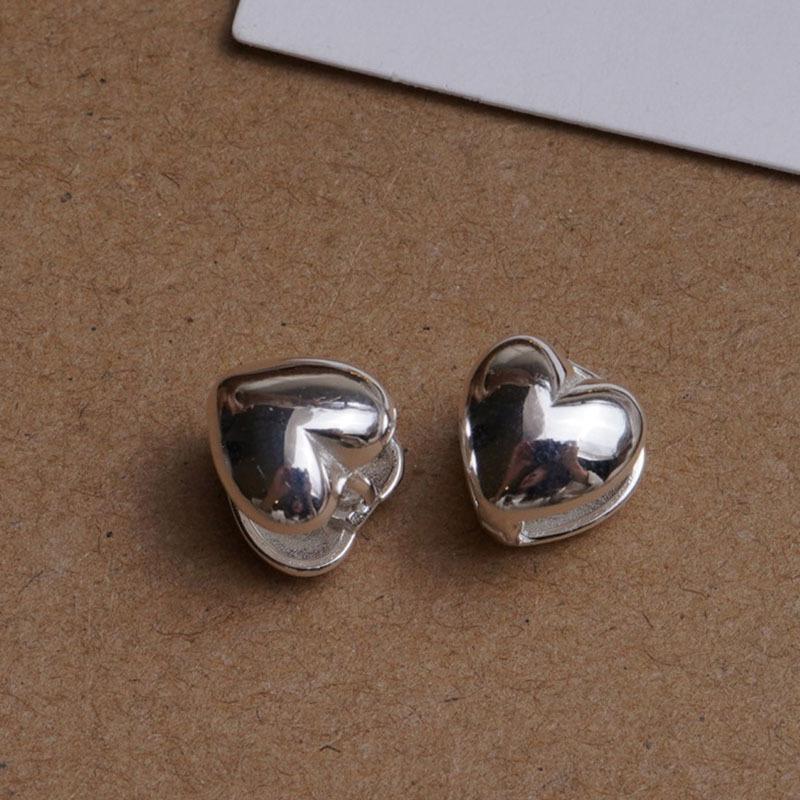 New Fashion Korean Version Glossy Love Earrings Gold Earrings Women's Design Sweet Earrings Personalized Versatile Stud Earrings