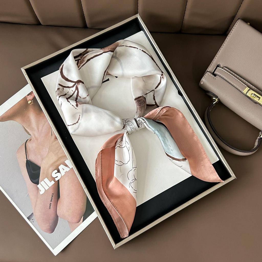 Silk Scarf Women'S Fashion Versatile High Sense 70 Square Scarf Neck Protection Scarf Retro Scarf Bag