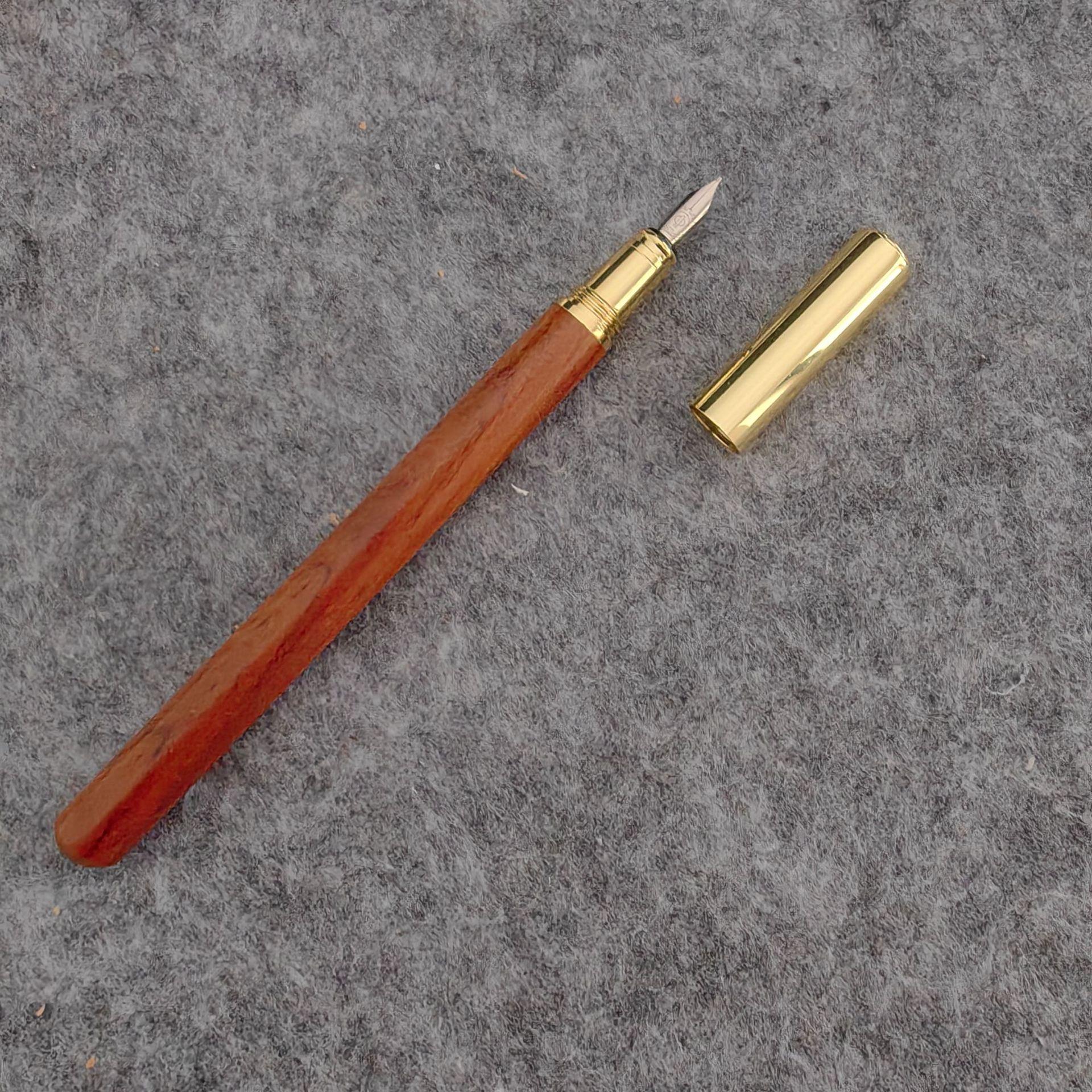 

Golden Set Sandalwood Pen Holder Creative Student Practice Calligraphy Pear Black Sandalwood Copper Wood Bright Tip Pen Demile Sales 0.5mm рожевий ліс