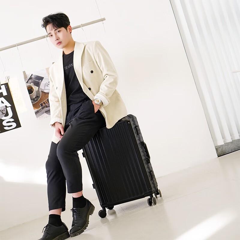 Moncaloni MK13 Aluminum Frame Spinner Suitcase 26 inches