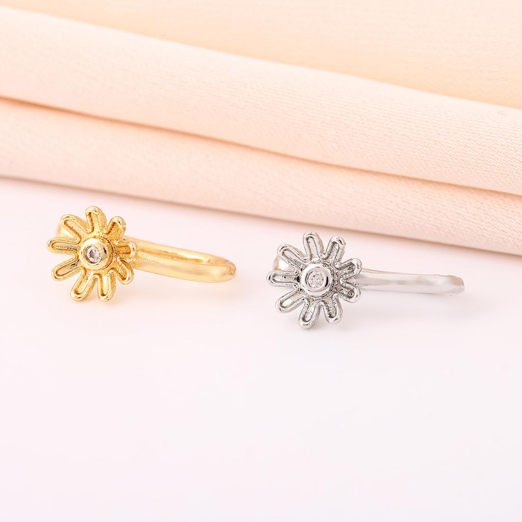 Exquisite Small Daisy Nose Stud, Simple And Versatile In Personality, Trendy Flower Nose Accessories, No Punching Nose Clips