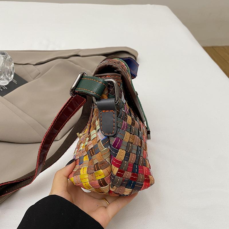 Niche handwoven bag femininity versatile color woven shoulder messenger bag premium pillow bag
