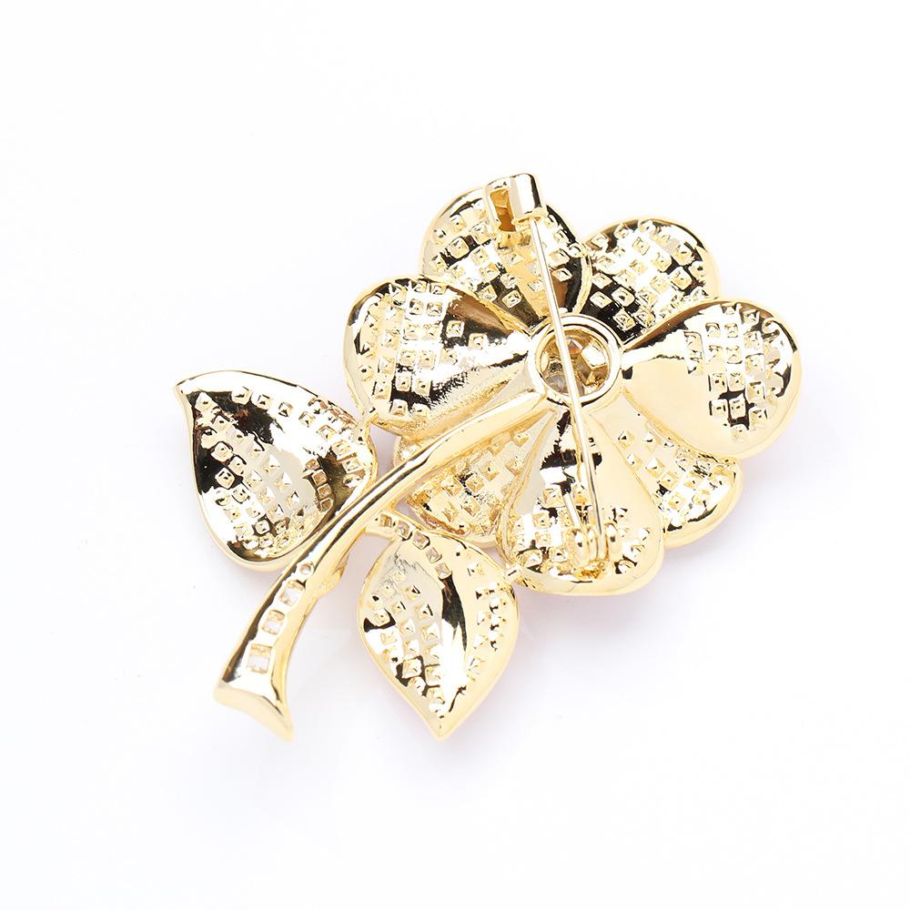 High Sense Exaggerated Luxury Pink Full Diamond Crystal Flower Brooch Elegant Atmosphere Heavy Industry Brooch Jacket Pin Women