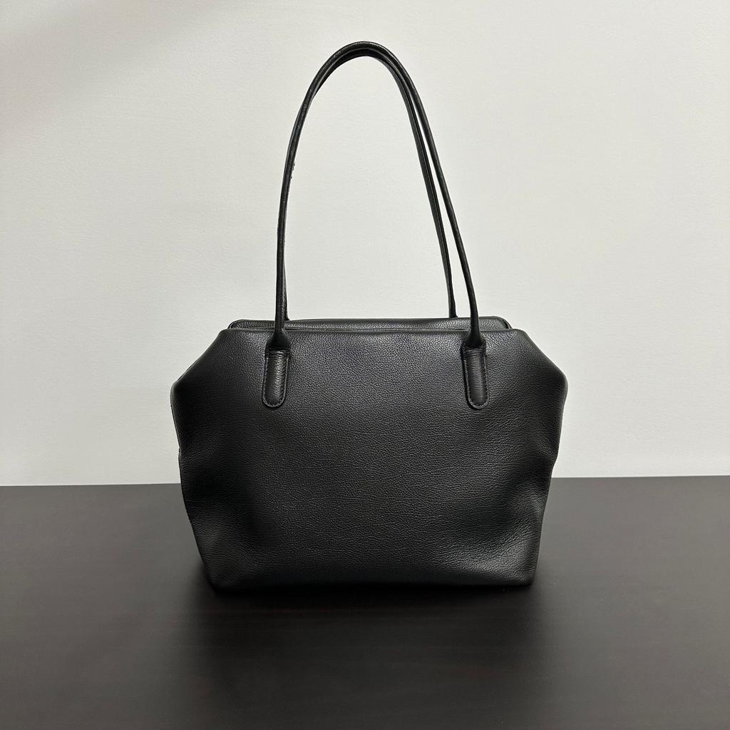 Kleine Nischen-Luxus-Achseltasche aus Top-Layer-Rindsleder, minimalistische und entspannte lässige Schultertasche, minimalistische Hand-Tragetasche mit großem Fassungsvermögen