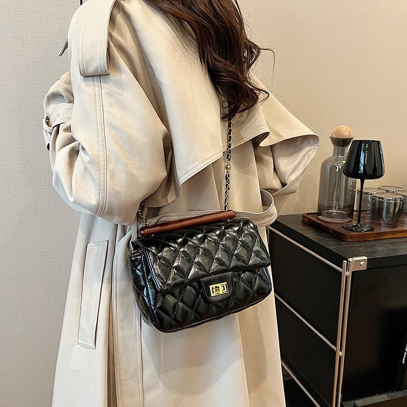 Niche High-end Fashion Bag Women's New 2025 Solid Color Xiaoxiangfeng Diamond Chain Bag Versatile Shoulder Bag