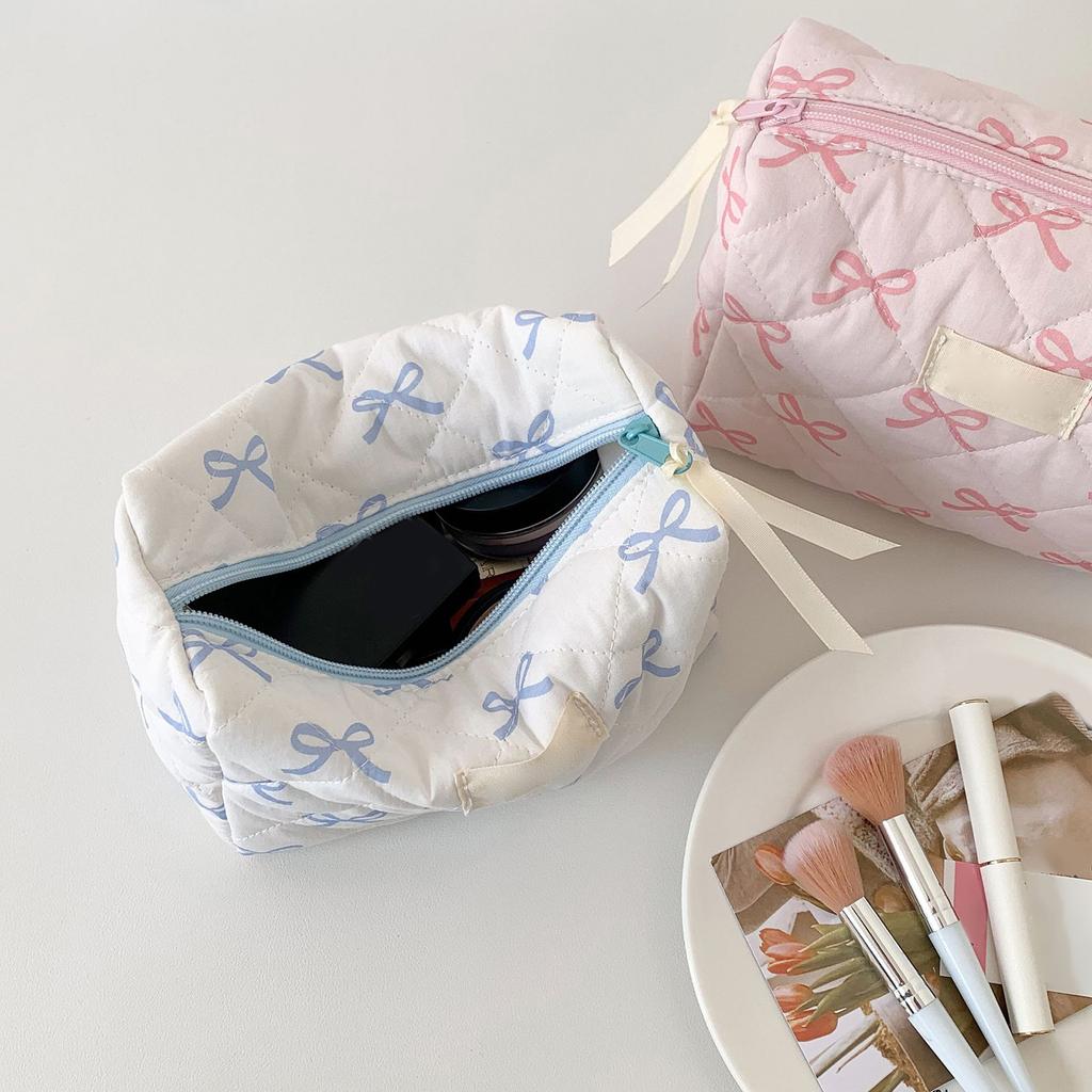 Bowknot Pattern Toiletry Holder Cosmetic Organizer for Travel or Daily Use Spacious Zippered Makeup Bag with Zippers