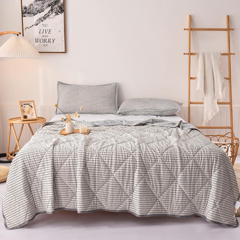 1Pc Summer Cute Strawberry Printed Thin Quilt Air Conditioning Comforter Kids Adults Girls Soft Breathable Cooling Blanket