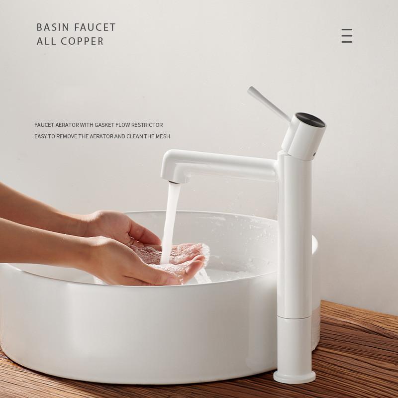 Tuqiu Bateria Umywalkowa Mosiężna Obrotowa Wysoka Bateria Umywalkowa Mieszacz Zimnej i Ciepłej Wody Bateria Umywalkowa Montowana na Blacie Czarna/Chromowana Bateria