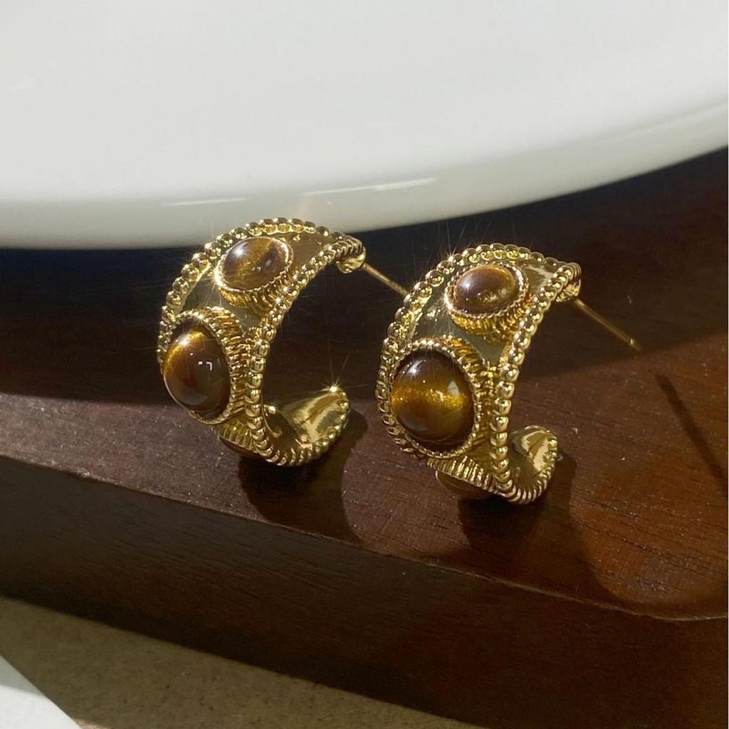 French Maillard Tiger Eye C-Shaped Retro Stud Earrings for Women: Elegant, Luxurious, and Exquisite