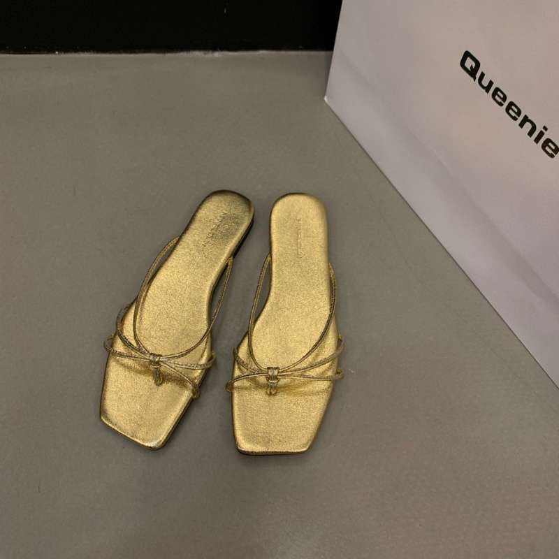 Retro silberne Sandalen Strand weichsohlige flachbodige Hausschuhe für Damen Sommer Zehensandalen Französische Mode Damen Sandalen