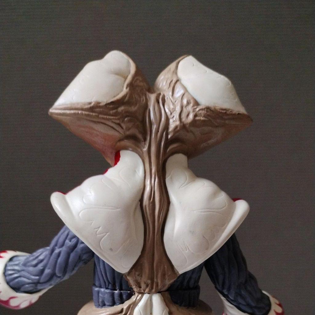 Used Ultraman Nice Alien Sagon Soft Vinyl Figure 2000 Tsuburaya Productions Bandai Ultra Monster Series Soft Vinyl