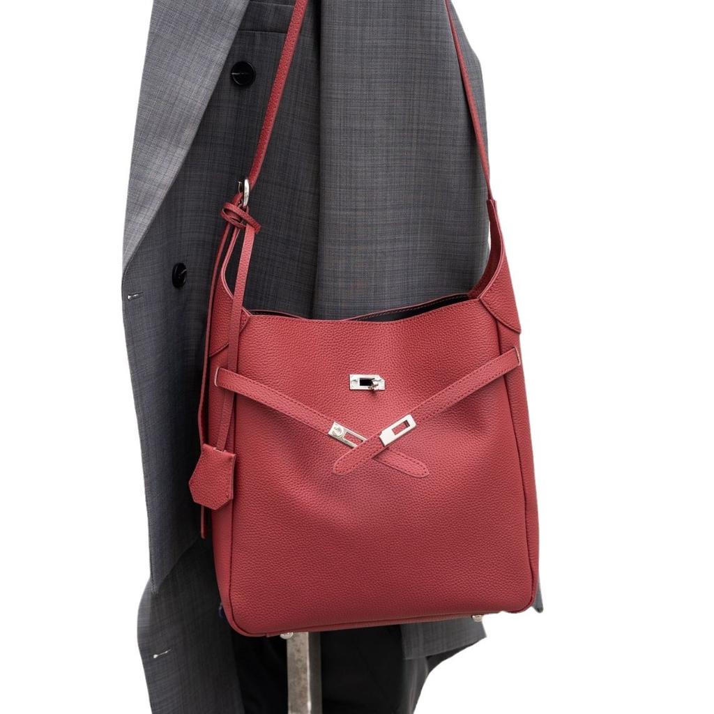 Rindsleder Damen Schulter Umhänge Einfache und Modische Ledertasche Große Kapazität Muscheltasche Weiches Leder Eimertasche