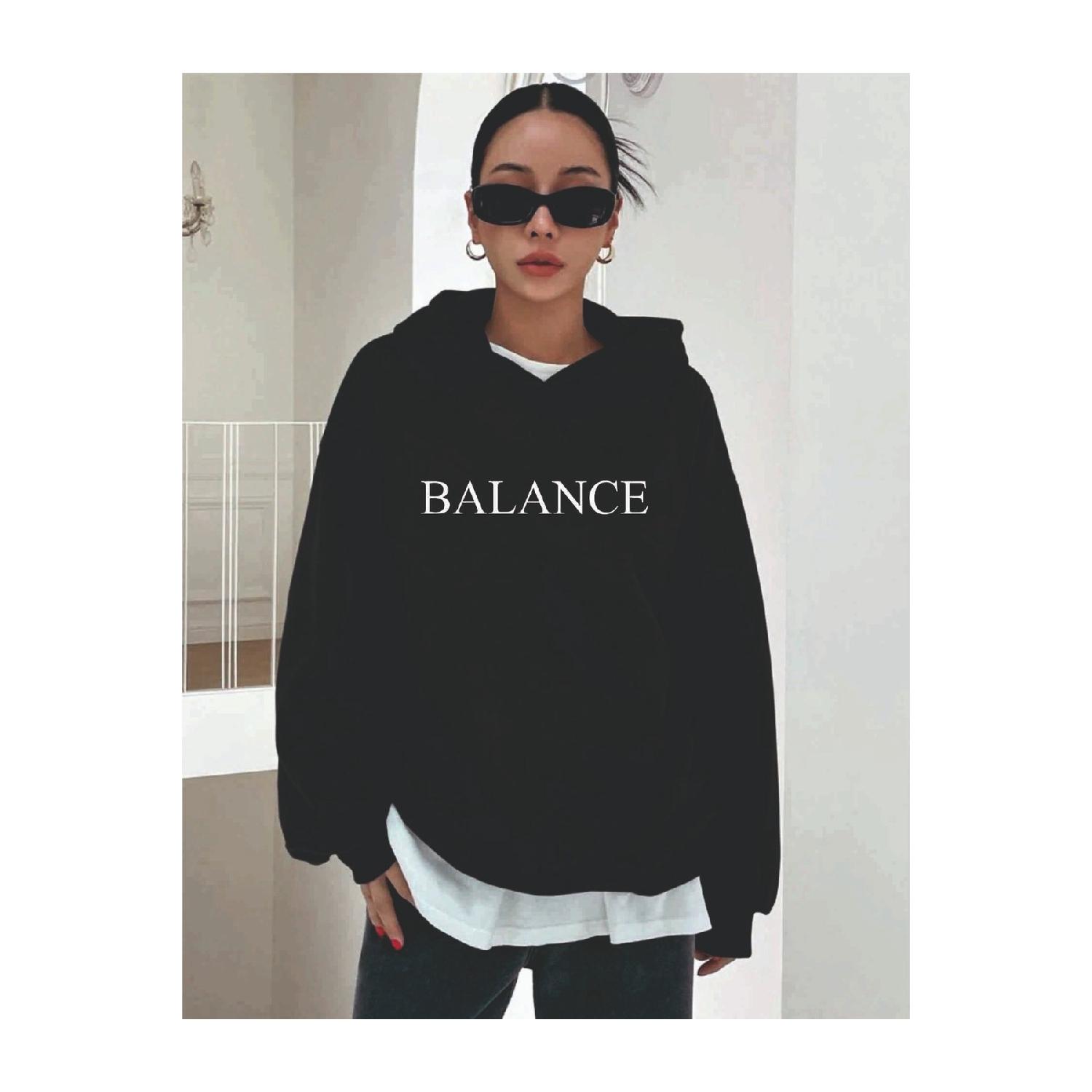 

Женская толстовка оверсайз с капюшоном и принтом Balance S чёрный